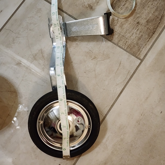 GiantGiant Training Wheels 16"-20" - Picture 10 of 10